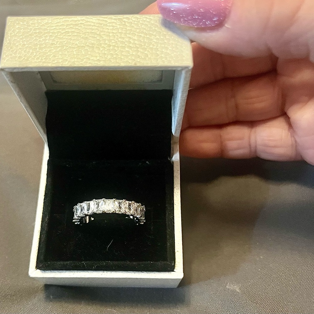 Elegant Silver Band Ring